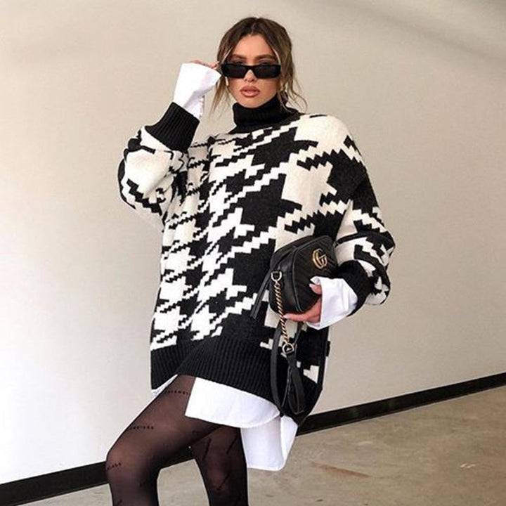 Women's Knit Sweater - Oversized Fit - Zigzag Pattern - Round Neck - Ribbed Edges