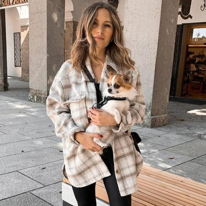 Women's Shirt Jacket - Oversized Fit - Soft and Lightweight - Button Closure and Chest Pockets