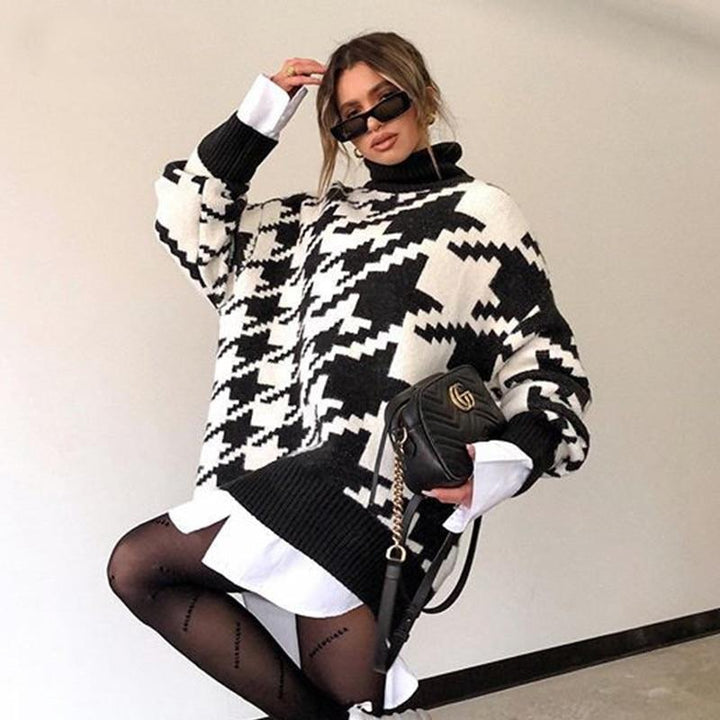Women's Knit Sweater - Oversized Fit - Zigzag Pattern - Round Neck - Ribbed Edges