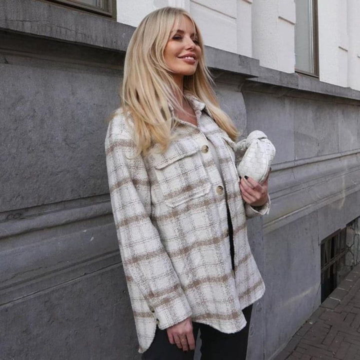 Women's Shirt Jacket - Oversized Fit - Soft and Lightweight - Button Closure and Chest Pockets