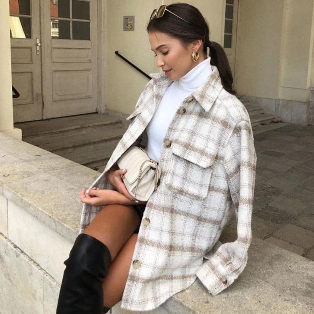 Women's Shirt Jacket - Oversized Fit - Soft and Lightweight - Button Closure and Chest Pockets