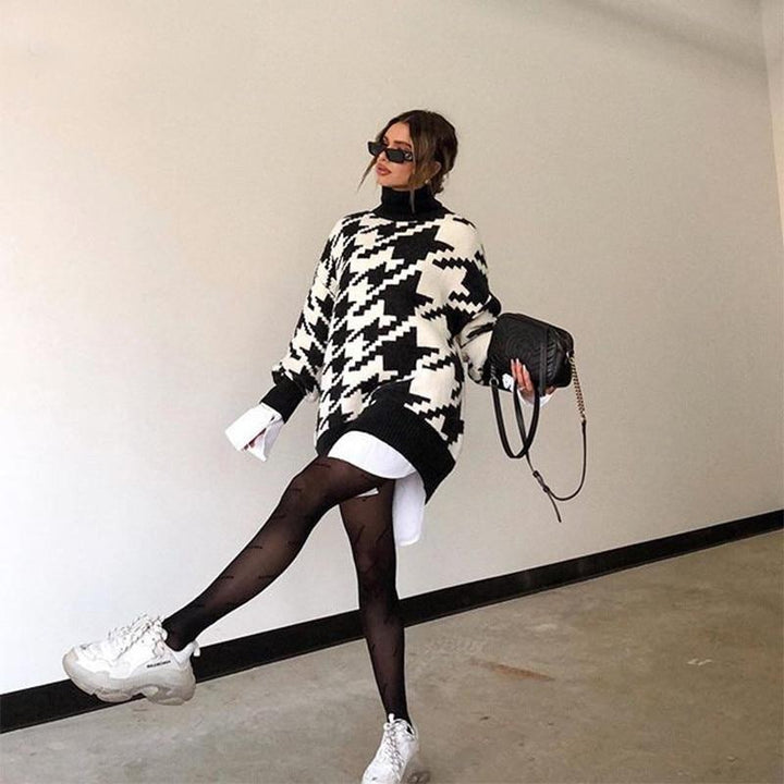 Women's Knit Sweater - Oversized Fit - Zigzag Pattern - Round Neck - Ribbed Edges
