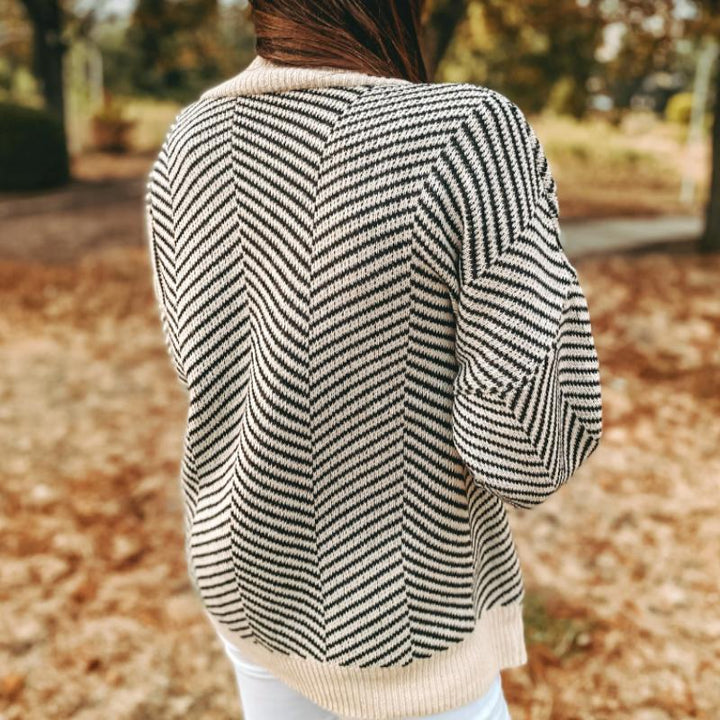 Women's Cardigan - Herringbone Pattern - V-Neck - Button Closure - Ribbed Edges