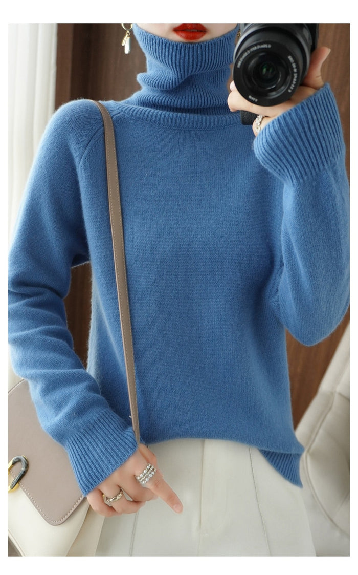 Women's Sweater with Turtleneck - Loose Fit - Long Sleeves