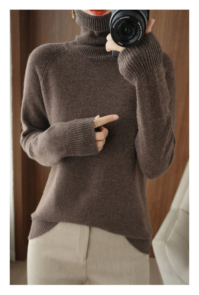 Women's Sweater with Turtleneck - Loose Fit - Long Sleeves