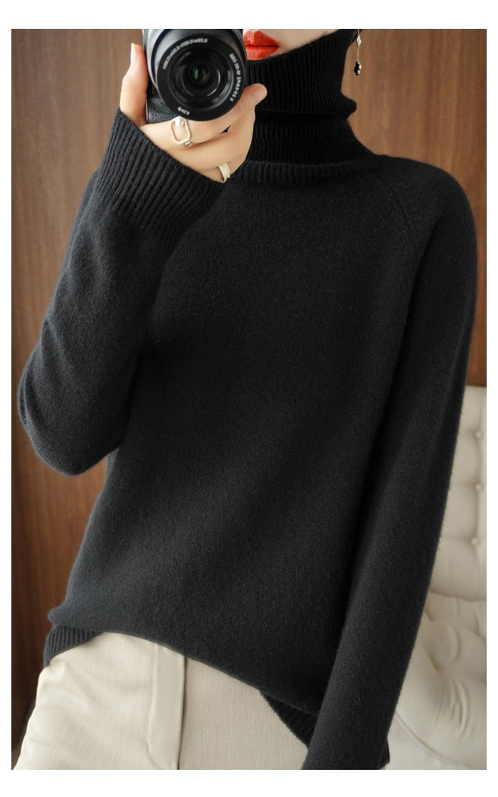 Women's Sweater with Turtleneck - Loose Fit - Long Sleeves