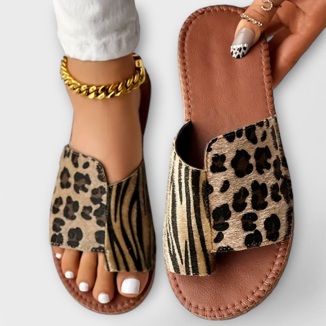 Fashionable Bicolor Slippers in Leopard Print