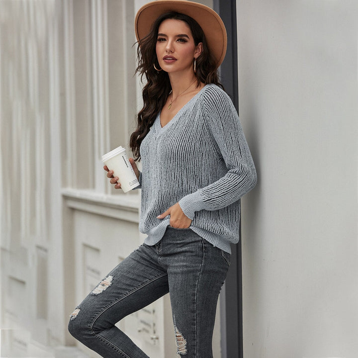 Women's Knit Sweater - Relaxed Fit - V-Neck - Ribbed Texture - Long Sleeves