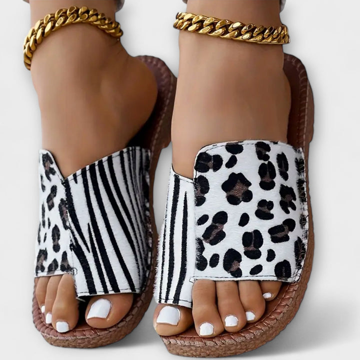 Fashionable Bicolor Slippers in Leopard Print
